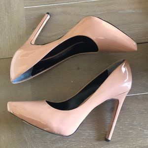 Rachel Roy Gardner pink nude patent pump heel 8